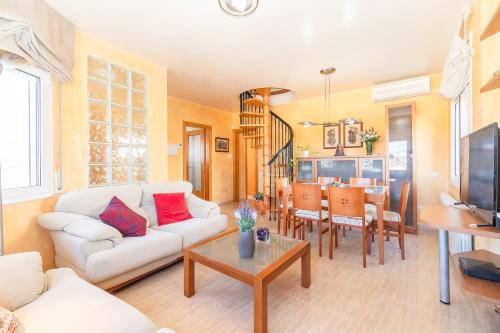 Közös társalgó / TV, La Torre: casa perfecta con piscina privada in El Castell de Montornes