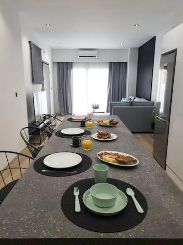 Dahlia Suite - 5 min drive to Piraeus Port in Piraeus