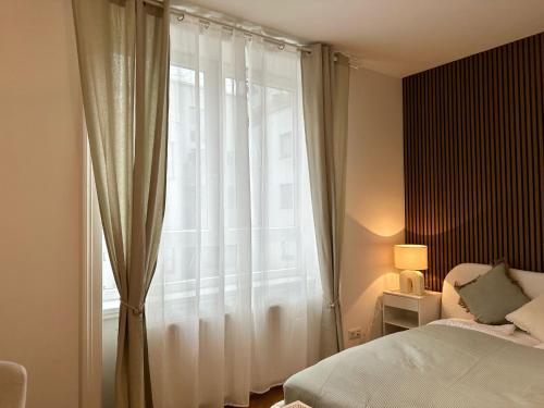 Designer Apartment Near Main Station - Tap to explore photos