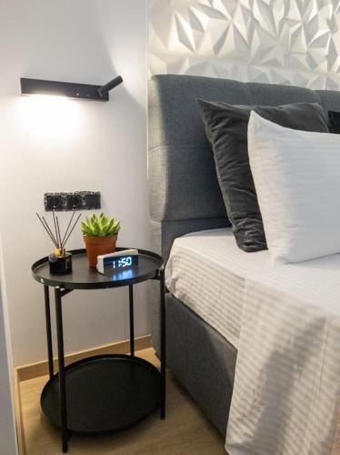 Camellia Suite - 5 min drive to Piraeus Port, Athens