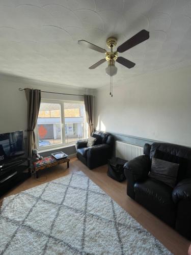 Lovely 2-Bed Apartment in the very Centre of March