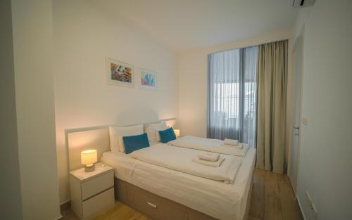 Apartment with Side Sea View image 10