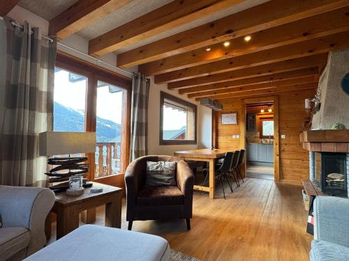 View, Charming, cosy chalet nestled in a breathtaking surrounding with spectacular, stunning mountain view in La Pantiaz