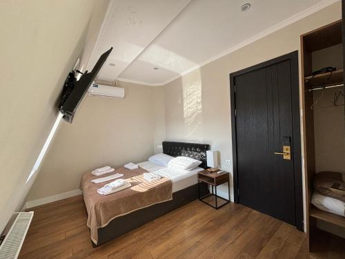 1 queen bed