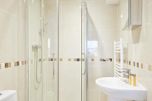 Shanklin Villa Apartments - image 6