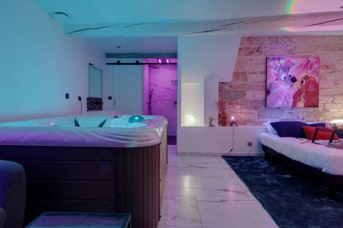 Suite Romantique - Centre historique, Jacuzzi, wifi, 10min gare
