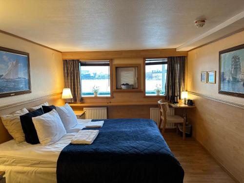 Superior Cabin on Boat with Private Bathroom - Sea View