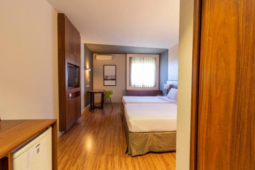 532286056 Hotel Cassino Tower Curitiba Aeroporto By Nacional Inn
