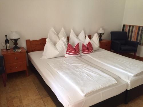 2 twin beds
