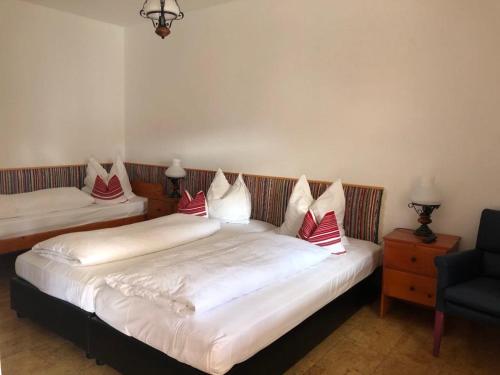 2 queen beds