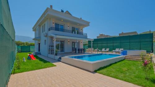 Villa Esmeralda, Jakuzili Çocuk Havuzlu Lüks Villa