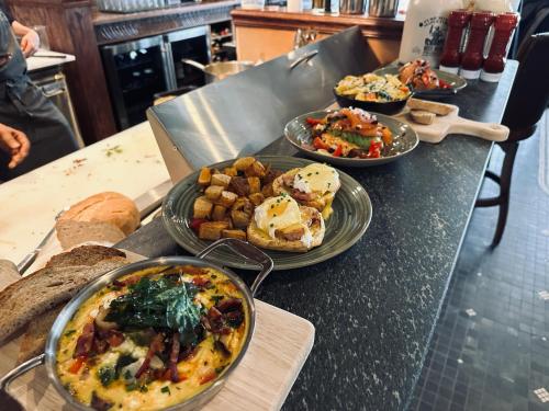 อาหารและเครื่องดื่ม, Rockport Harbor Hotel in ร็อกพอร์ท (ME)