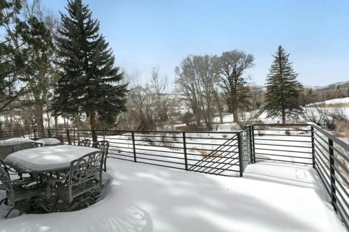 120 Old County home in Edwards, USA