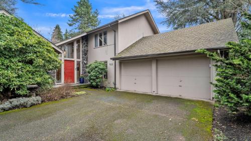 Eugene - Close to everything - image 4