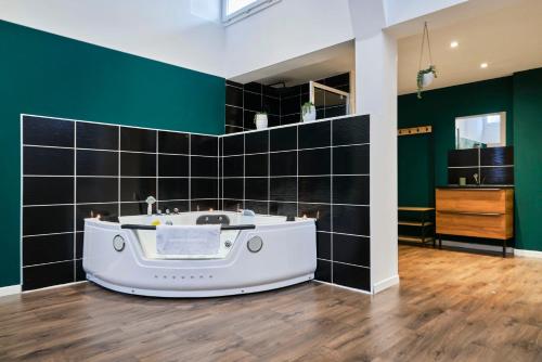 NG Prestige - Nain I Suite Spa Privatif Premium I Jacuzzi - Sauna - Netflix - Projecteur 4