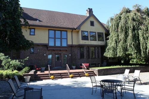 ทัศนียภาพภายนอกโรงแรม, รัตเกอร์ ยูนิเวอร์ซิตี้ อินน์ แอนด์ คอนเฟอเรนซ์ เซ็นเตอร์ (Rutgers University Inn and Conference Center) in นิวบรันสวิค (NJ)