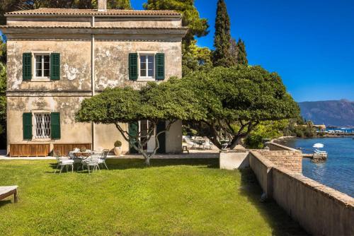 Magnificent Seafront Corfu Villa - 5 En-Suite Bedrooms -The Durrells House | Historic Elegance & Modern Luxuries - Direct Beach Access & Private Heated Pool