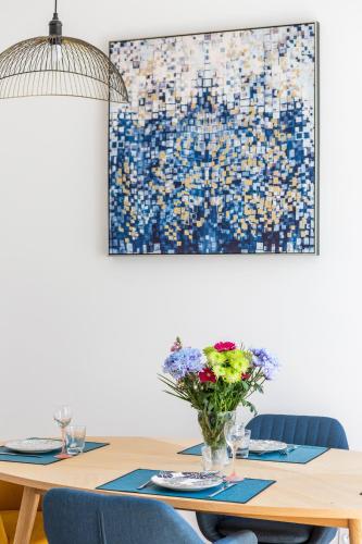 One-Bedroom Apartment image 6