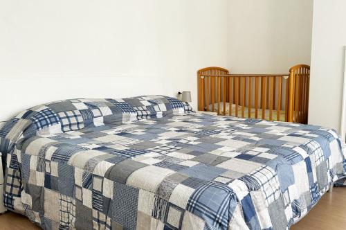 1 queen bed, 1 twin bed, 1 bunk bed
