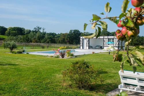 Maison de campagne avec piscine, jardin