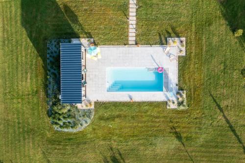 Maison de campagne avec piscine, jardin