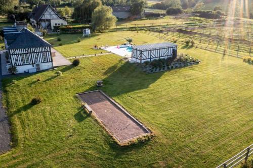 Maison de campagne avec piscine, jardin