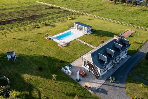 Maison de campagne avec piscine, jardin