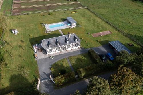 Maison de campagne avec piscine, jardin