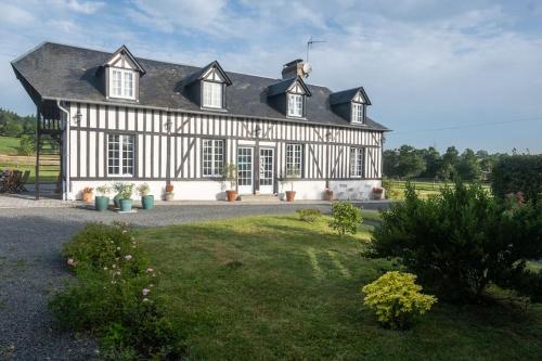 Maison de campagne avec piscine, jardin