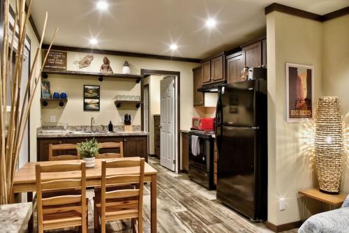 Lone Star Tiny Home - 15 minutes to downtown in Austin, USA