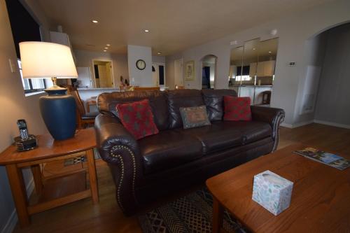 Grant's Condo in The Greens - image 7
