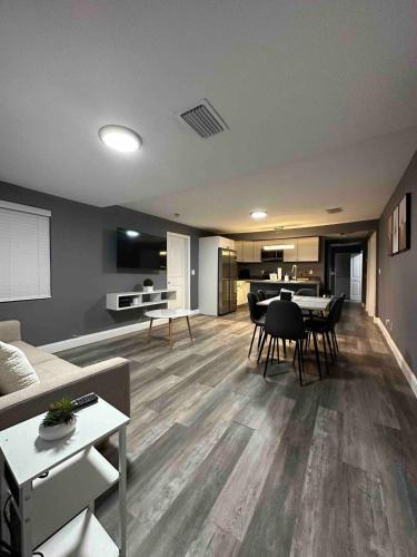 Stilysh 4/2 Bd near Adv Island Busch Gardens in Tampa, USA