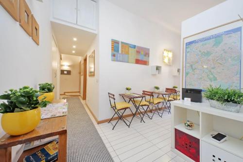 Opera Inn Suites - Rooms and Apartments 2