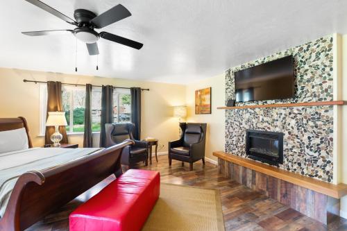 Indian Creek Lodge