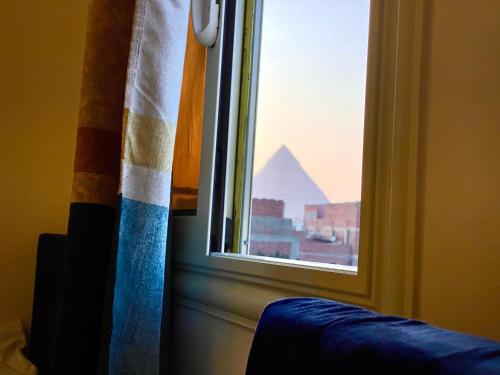 4 Pyramids inn - image 6