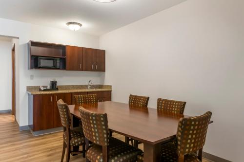 Comfort Suites Conference Center Rapid City - image 29