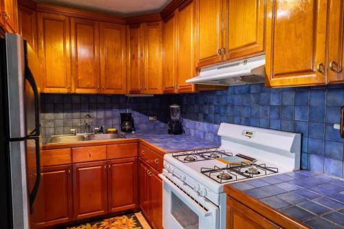 Hill Top Apartment with 360 Degree Balcony View in 비에케스 섬