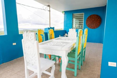 Hill Top Apartment with 360 Degree Balcony View in 비에케스 섬