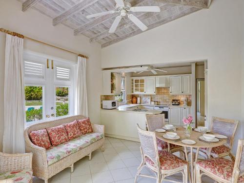 Cocina, Kings Beach Village in Little Battaleys