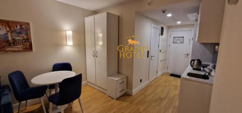 532358775 GRAND HOTEL ☆ ORBI CITY