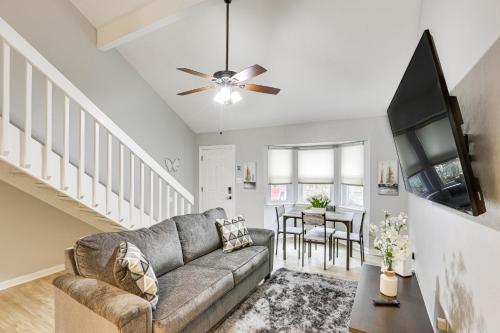 Updated Tallahassee Townhome 3 Mi to Downtown!