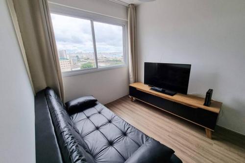 Ap10 Prático, confortável com wifi, piscina, rooftoop e academia em frente ao Metrô, San Paolo