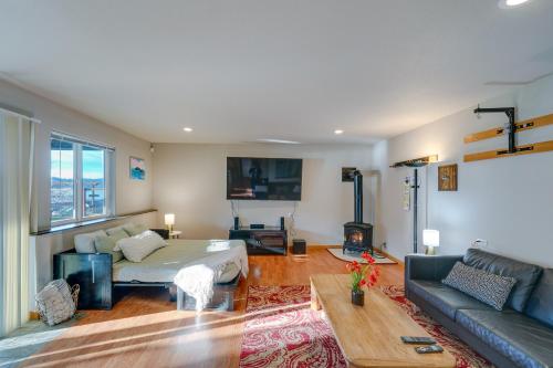 Quaint Mount Vernon Studio Rental w/ Big Lake View in Mount Vernon (WA)
