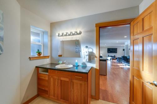 Quaint Mount Vernon Studio Rental w/ Big Lake View in Mount Vernon (WA)