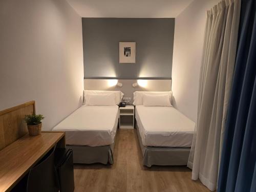 2 twin beds