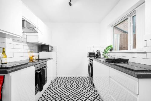 Large 4 Bedroom Bungalow - Parking - Sutton Coldfield - Top Rated - 75C, Birmingham (zdjęcie 8)