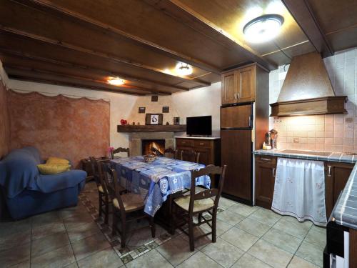 Casa Sastre in Charo