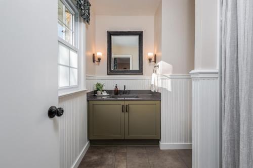 Fürdőszoba, The Craftsman's Homestay in New Holland