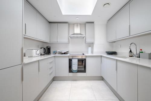 Luxury Central Mayfair Townhouse with AC 3BR 3BA, Londyn (zdjęcie 10)