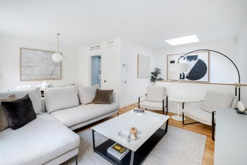 Luxury Central Mayfair Townhouse with AC 3BR 3BA, Londyn (zdjęcie 2)